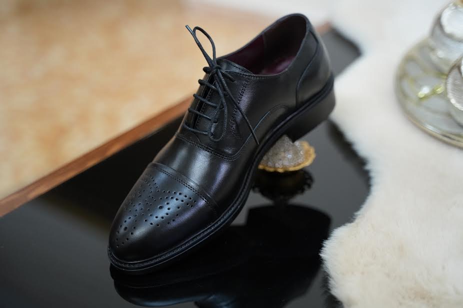 Richelieu Noir perforé ref 128