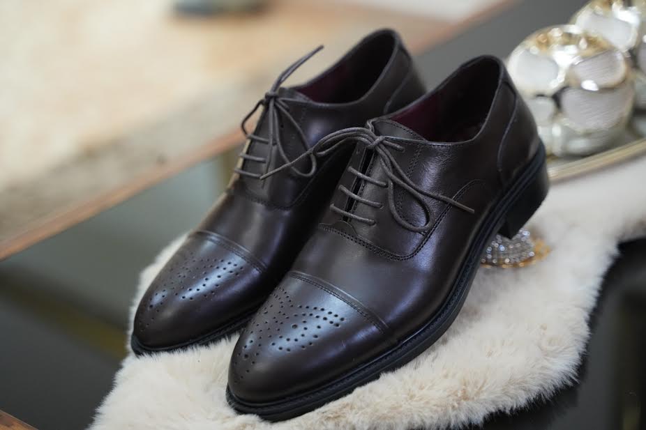 Richelieu Noir perforé ref 128